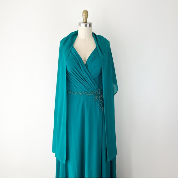 LAST CHANCE Cameron Blake • Beaded Cap Sleeve Ruched Bodice Dress • 14 - Picture 8 of 14